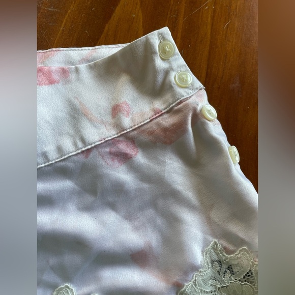 Ralph Lauren silky floral sleep shorts with lace trim; size S - Picture 2 of 6